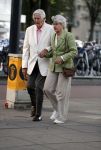 Amsterdam 6 augustus 2017 
Frits Bolkestein met zijn vrouw Femke Boersma wachtend op de tram