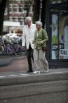 Amsterdam 6 augustus 2017 
Frits Bolkestein met zijn vrouw Femke Boersma wachtend op de tram