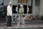 Amsterdam 6 augustus 2017 
Frits Bolkestein met zijn vrouw Femke Boersma wachtend op de tram