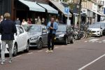 Amsterdam 16 september 2017 
Gerard Joling shoppend op de pc hooftstraat