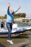 Eiland van Maurik 4 september 2017
Groepsfoto met Nicolette Kluijver en Dennis Weening met Marieke Elsinga, Anouk Hoogendijk, Roeland Fernhout, Niels Gomperts, Carolina Dijkhuizen, Henk Poort, Joelle Witschge, Richard Witschge, Shelly Sterk, Soundos El Ahmadi, Danny Froger, Kaj Gorgels, Nicole Buch en Brace. tijdens de persviewing van Expeditie Robinson 2017 op het Eiland van Maurik