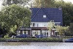 Amsterdam 15 en 17 september 2017
Humberto Tan zijn auto staat voor zijn huis.