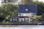 Amsterdam 15 en 17 september 2017
Humberto Tan zijn auto staat voor zijn huis.