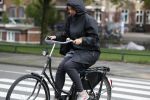 Amsterdam 12 september 2017  
Isa Hoes in de storm op de fiets