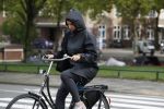Amsterdam 12 september 2017  
Isa Hoes in de storm op de fiets