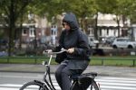Amsterdam 12 september 2017  
Isa Hoes in de storm op de fiets