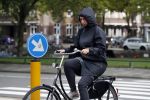 Amsterdam 12 september 2017  
Isa Hoes in de storm op de fiets