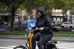 Amsterdam 12 september 2017  
Isa Hoes in de storm op de fiets