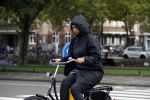 Amsterdam 12 september 2017  
Isa Hoes in de storm op de fiets