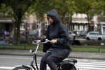 Amsterdam 12 september 2017  
Isa Hoes in de storm op de fiets