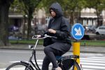 Amsterdam 12 september 2017  
Isa Hoes in de storm op de fiets
