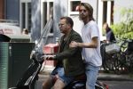 Amsterdam 21 juli 2017
Jamai Loman met zijn vriend Michael Muller op hun vespa scooter