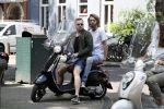 Amsterdam 21 juli 2017
Jamai Loman met zijn vriend Michael Muller op hun vespa scooter