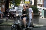 Amsterdam 21 juli 2017
Jamai Loman met zijn vriend Michael Muller op hun vespa scooter