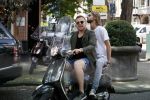 Amsterdam 21 juli 2017
Jamai Loman met zijn vriend Michael Muller op hun vespa scooter