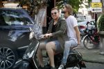 Amsterdam 21 juli 2017
Jamai Loman met zijn vriend Michael Muller op hun vespa scooter