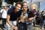 Amsterdam 3 september 2017  
ALS Cityswim in de amsterdamse grachten. Jan Joost v Gangelen met zijn vrouw en kinderen