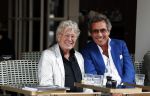 Amsterdam 11 juli 2017 
Jan des Bouvrie en Ronnie Rosenbaum op terras op de pc hooftstraat
