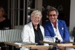 Amsterdam 11 juli 2017 
Jan des Bouvrie en Ronnie Rosenbaum op terras op de pc hooftstraat