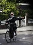 Amsterdam 18 juli 2017
Jette v d Meij met hoofddoek op de fiets in Amsterdam zuid