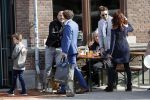 Leiden 2 juli 2017 
Jochem Myjer en zijn vriendin Marloes Novan vieren de 40e verjaardag van Jochem met familie en vrienden.