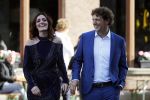 Leiden 2 juli 2017 
Jochem Myjer en zijn vriendin Marloes Novan vieren de 40e verjaardag van Jochem met familie en vrienden.