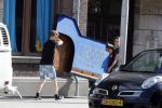 Leiden 2 juli 2017 
Jochem Myjer en zijn vriendin Marloes Novan vieren de 40e verjaardag van Jochem met familie en vrienden.