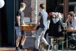 Leiden 2 juli 2017 
Jochem Myjer en zijn vriendin Marloes Novan vieren de 40e verjaardag van Jochem met familie en vrienden.