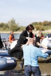 Eiland van Maurik 4 september 2017
Groepsfoto met Nicolette Kluijver en Dennis Weening met Marieke Elsinga, Anouk Hoogendijk, Roeland Fernhout, Niels Gomperts, Carolina Dijkhuizen, Henk Poort, Joelle Witschge, Richard Witschge, Shelly Sterk, Soundos El Ahmadi, Danny Froger, Kaj Gorgels, Nicole Buch en Brace. tijdens de persviewing van Expeditie Robinson 2017 op het Eiland van Maurik