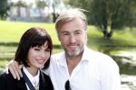 Eiland van Maurik 4 september 2017
Groepsfoto met Nicolette Kluijver en Dennis Weening met Marieke Elsinga, Anouk Hoogendijk, Roeland Fernhout, Niels Gomperts, Carolina Dijkhuizen, Henk Poort, Joelle Witschge, Richard Witschge, Shelly Sterk, Soundos El Ahmadi, Danny Froger, Kaj Gorgels, Nicole Buch en Brace. tijdens de persviewing van Expeditie Robinson 2017 op het Eiland van Maurik