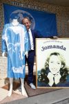 Eindhoven 17 juli 2017
Johan Vlemmix voor zijn huis met kleding en sieraden van Jomanda