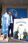 Eindhoven 17 juli 2017
Johan Vlemmix voor zijn huis met kleding en sieraden van Jomanda
