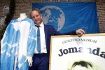 Eindhoven 17 juli 2017
Johan Vlemmix voor zijn huis met kleding en sieraden van Jomanda
