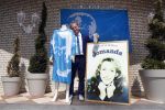 Eindhoven 17 juli 2017
Johan Vlemmix voor zijn huis met kleding en sieraden van Jomanda