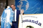 Eindhoven 17 juli 2017
Johan Vlemmix voor zijn huis met kleding en sieraden van Jomanda