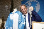 Eindhoven 17 juli 2017
Johan Vlemmix voor zijn huis met kleding en sieraden van Jomanda