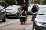 Amsterdam 24 juli 2017   
Johnny Heitinga met zijn kinderen Jezebel en Lennox in de bakfiets.