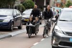Amsterdam 24 juli 2017   
Johnny Heitinga met zijn kinderen Jezebel en Lennox in de bakfiets.