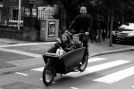 Amsterdam 24 juli 2017   
Johnny Heitinga met zijn kinderen Jezebel en Lennox in de bakfiets.