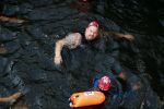 Amsterdam 3 september 2017  
ALS Cityswim in de amsterdamse grachten. Johnny de Mol jr en Rick Brandsteder zemmen met Ralph en Carlijn de Vies en hun kinderen  zoon Daniel en  hun dochter