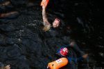 Amsterdam 3 september 2017  
ALS Cityswim in de amsterdamse grachten. Johnny de Mol jr en Rick Brandsteder zemmen met Ralph en Carlijn de Vies en hun kinderen  zoon Daniel en  hun dochter