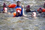 Amsterdam 3 september 2017  
ALS Cityswim in de amsterdamse grachten. Johnny de Mol jr en Rick Brandsteder zemmen met Ralph en Carlijn de Vies en hun kinderen  zoon Daniel en  hun dochter