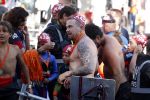 Amsterdam 3 september 2017  
ALS Cityswim in de amsterdamse grachten. Johnny de Mol jr en Rick Brandsteder zemmen met Ralph en Carlijn de Vies en hun kinderen  zoon Daniel en  hun dochter