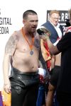 Amsterdam 3 september 2017  
ALS Cityswim in de amsterdamse grachten. Johnny de Mol jr en Rick Brandsteder zemmen met Ralph en Carlijn de Vies en hun kinderen  zoon Daniel en  hun dochter
