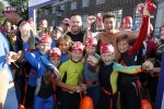 Amsterdam 3 september 2017  
ALS Cityswim in de amsterdamse grachten. Johnny de Mol jr en Rick Brandsteder zemmen met Ralph en Carlijn de Vies en hun kinderen  zoon Daniel en  hun dochter