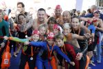 Amsterdam 3 september 2017  
ALS Cityswim in de amsterdamse grachten. Johnny de Mol jr en Rick Brandsteder zemmen met Ralph en Carlijn de Vies en hun kinderen  zoon Daniel en  hun dochter