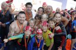 Amsterdam 3 september 2017  
ALS Cityswim in de amsterdamse grachten. Johnny de Mol jr en Rick Brandsteder zemmen met Ralph en Carlijn de Vies en hun kinderen  zoon Daniel en  hun dochter