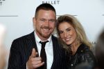 Amsterdam 12 september 2017
Johnny de Mol met zijn aanstaande vrouw Anouk v Schie bij de premiere van het Nationaal Ballet in de stopera