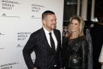 Amsterdam 12 september 2017
Johnny de Mol met zijn aanstaande vrouw Anouk v Schie bij de premiere van het Nationaal Ballet in de stopera