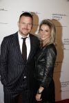 Amsterdam 12 september 2017
Johnny de Mol met zijn aanstaande vrouw Anouk v Schie bij de premiere van het Nationaal Ballet in de stopera